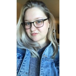 Meet your Posher, Caitlin